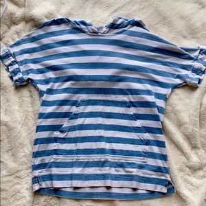 Hooded t-shirt with pocket